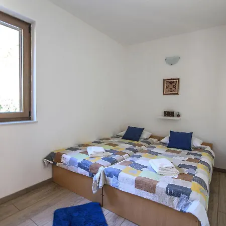 Spacious With Terrace And A View Of Nature * Pridvorje