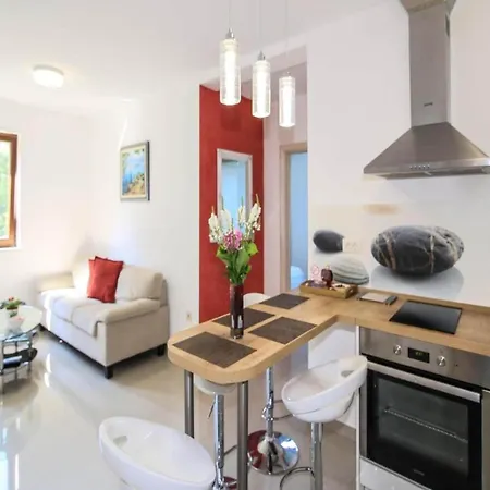 Spacious With Terrace And A View Of Nature Apartament